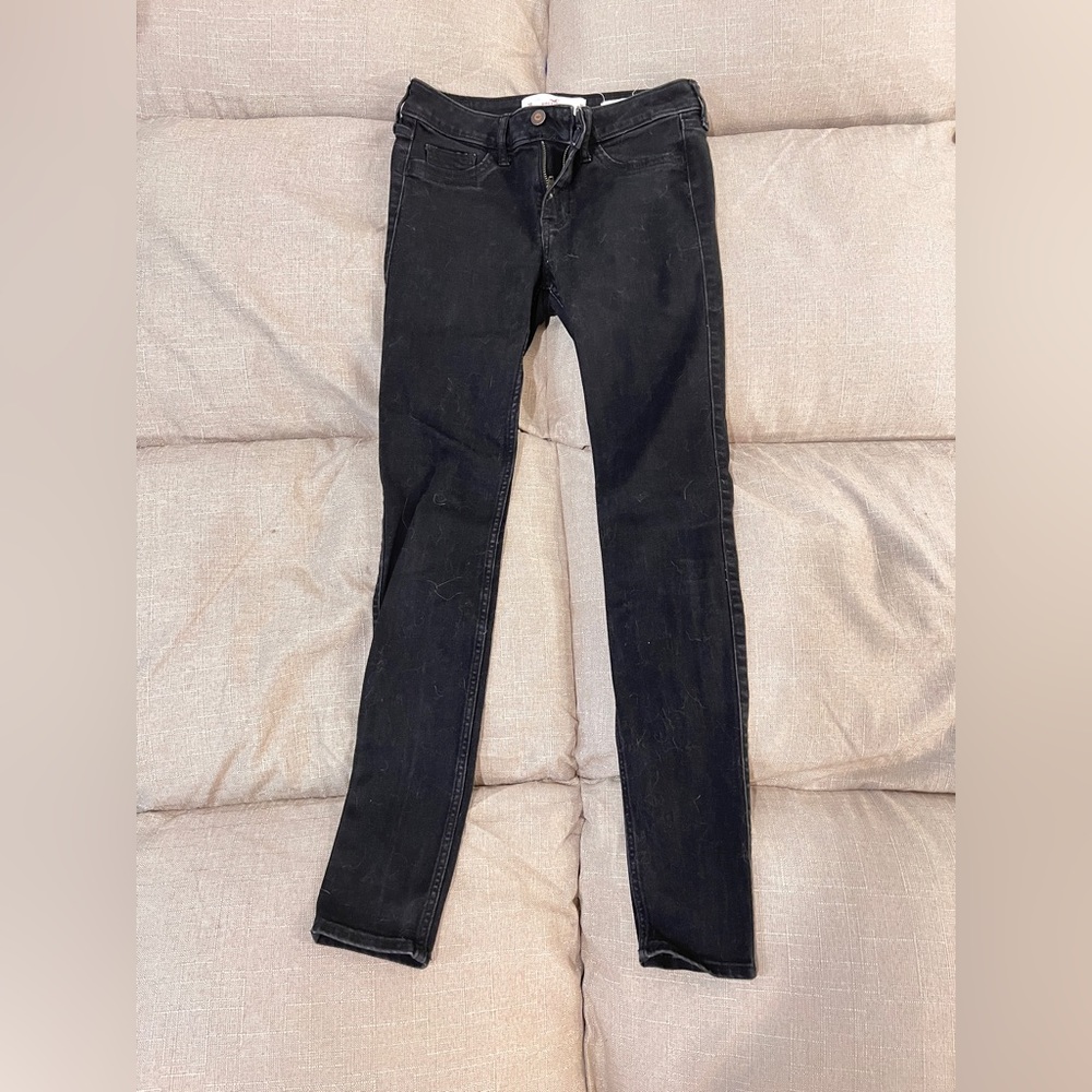 Black hollister low rise skinny jeans
